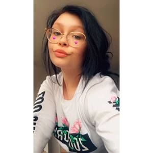 Meet your Posher, Julie-pier